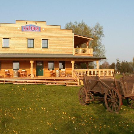 Horse Lake Ranch Neuendorf  Exterior photo