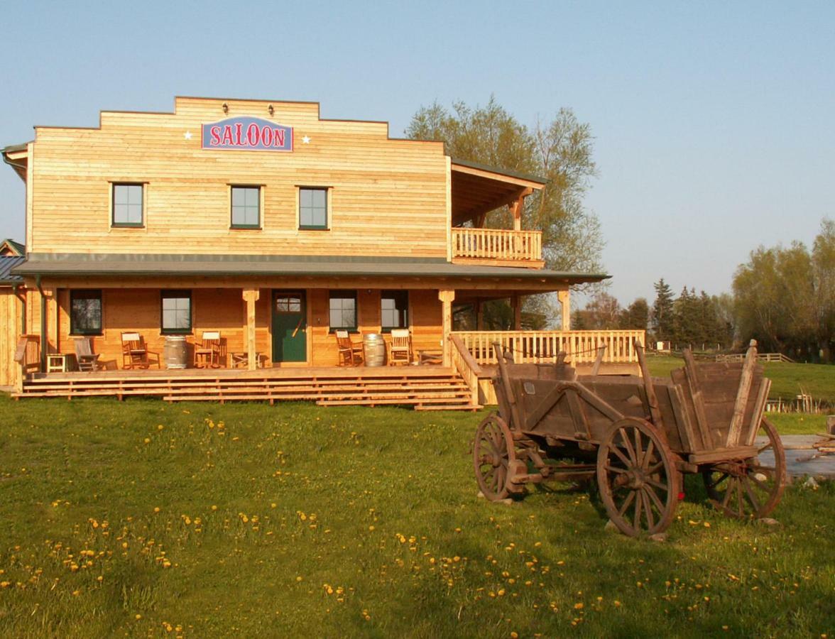 Horse Lake Ranch Neuendorf  Exterior photo